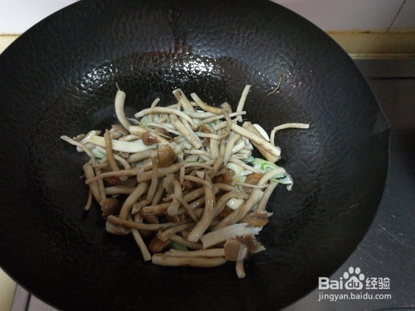 青椒鸡肉炒茶树菇的好吃做法