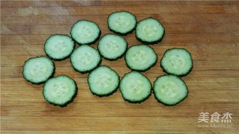 黑椒汁爆青瓜虾球