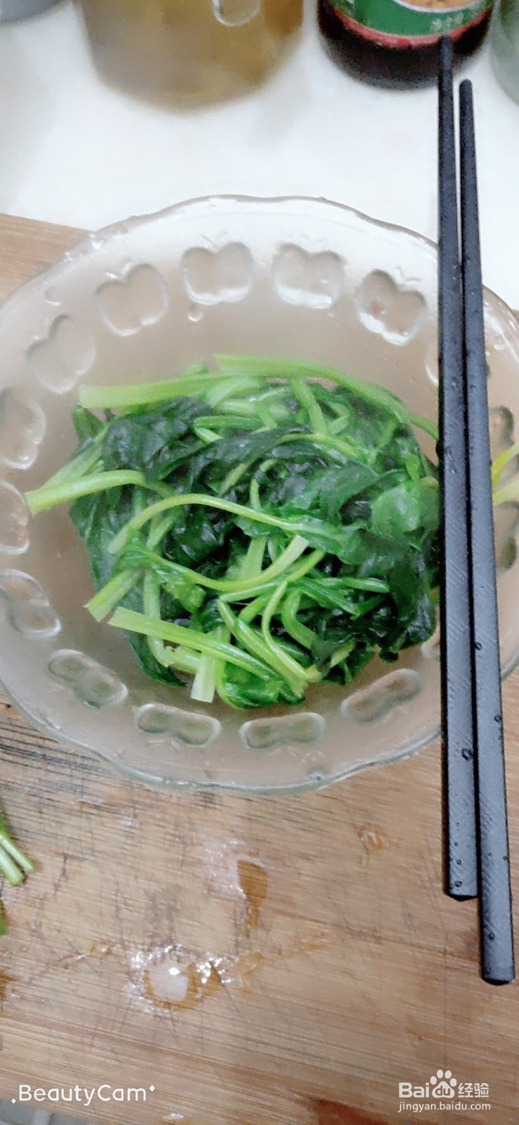 菠菜饺子皮和猪肉韭菜馅的饺子做法