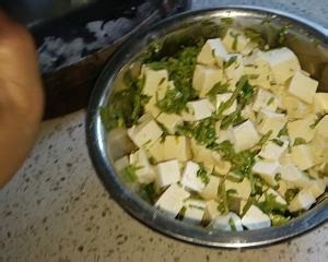 养生食补香椿芽拌豆腐的做法