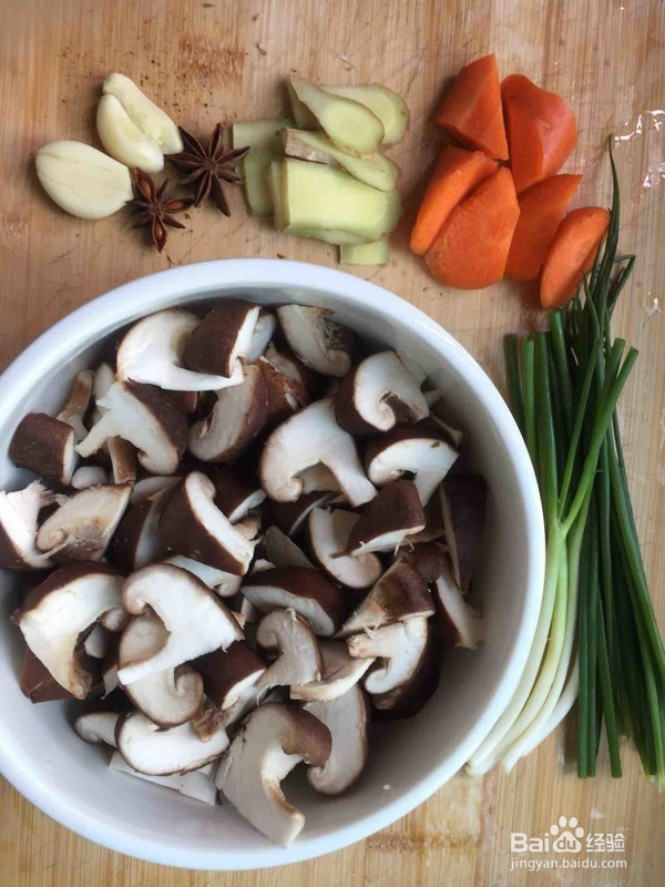 香菇焖鸡的做法