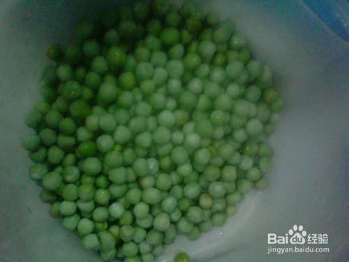 鸡肉丁炒青豌豆