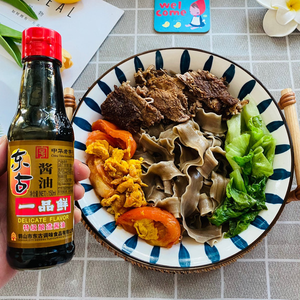 西红柿鸡蛋生菜卤牛肉煮荞麦刀削面