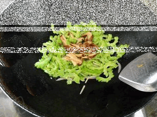 苦瓜炒蛋的做法