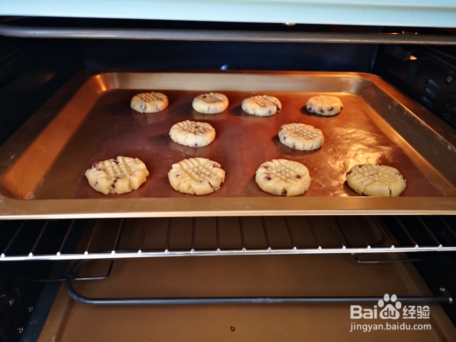 味道超香的香脆巧克力豆饼干