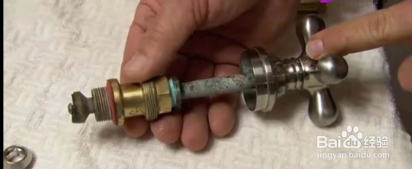 水龙头关不严滴水怎么修