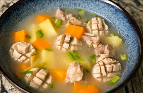 土豆胡萝卜排骨丸子汤