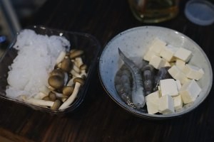 菌菇虾仁豆腐汤的做法
