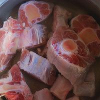 营养美味的牛尾萝卜汤