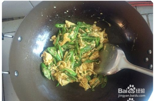 简单家常菜尖椒炒鸡蛋方法