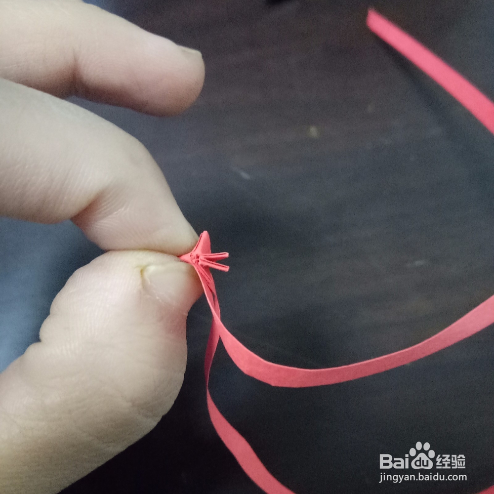 怎样用衍纸条折幸运星的方法