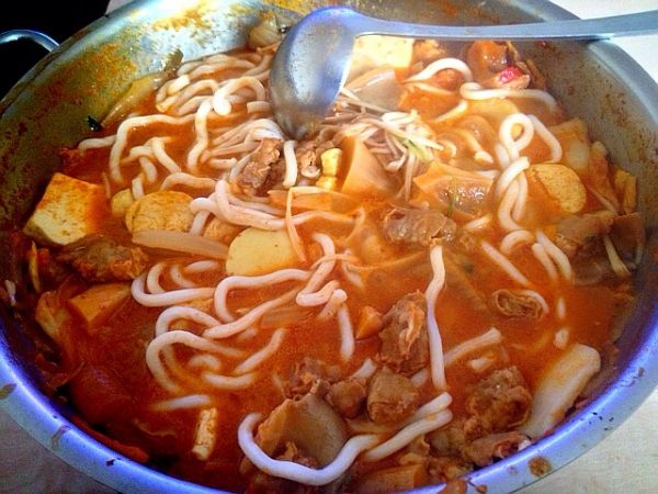 肥牛菌菇泡菜锅