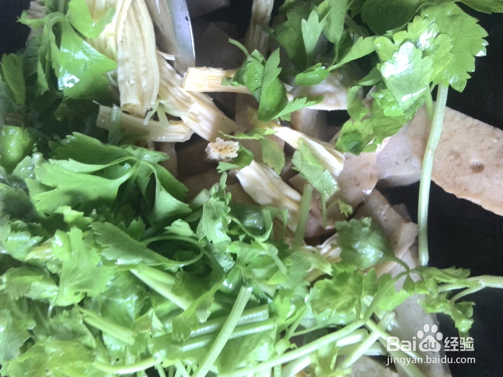 腐竹炒猪肉饼条