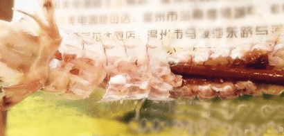 巧用筷子剥皮皮虾的壳