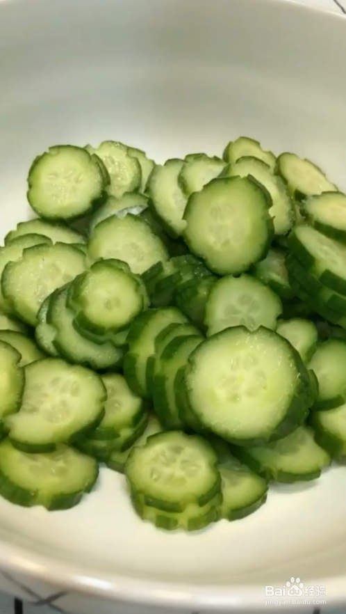 爽口小黄瓜的制作方法#校园分享#