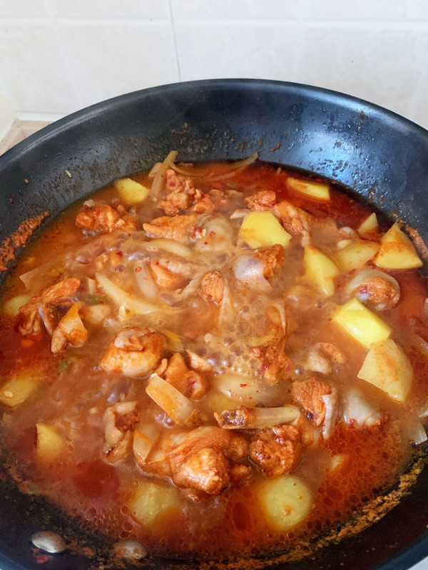 辣酱鸡腿炖土豆