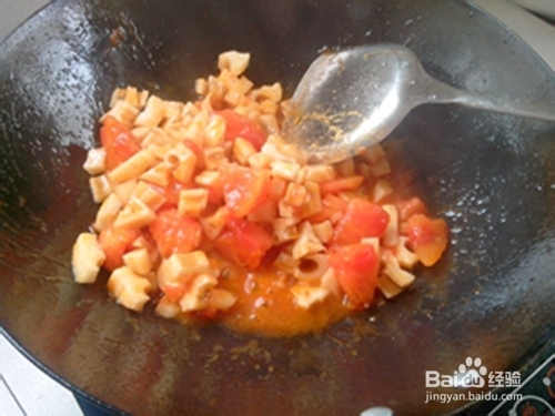 轻松几步剥番茄皮:茄汁藕丁