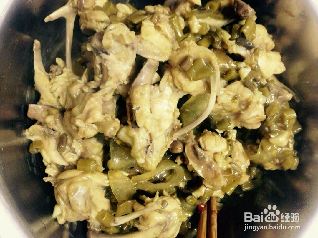 酸豆角顿鸡叉的做法