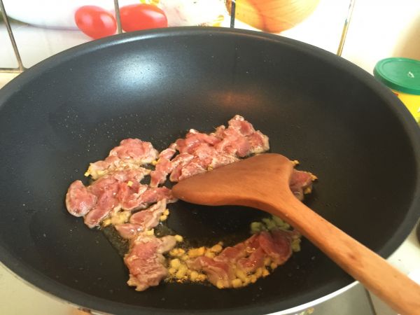 蘑菇豆瓣炒肉片