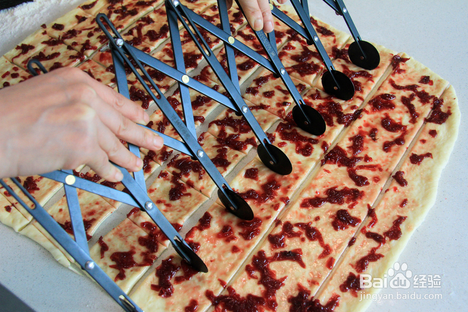 玫瑰酱手撕甜吐司的做法