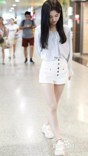 怎么拍照显腿长？