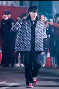 唱流行歌怎么搭配衣服