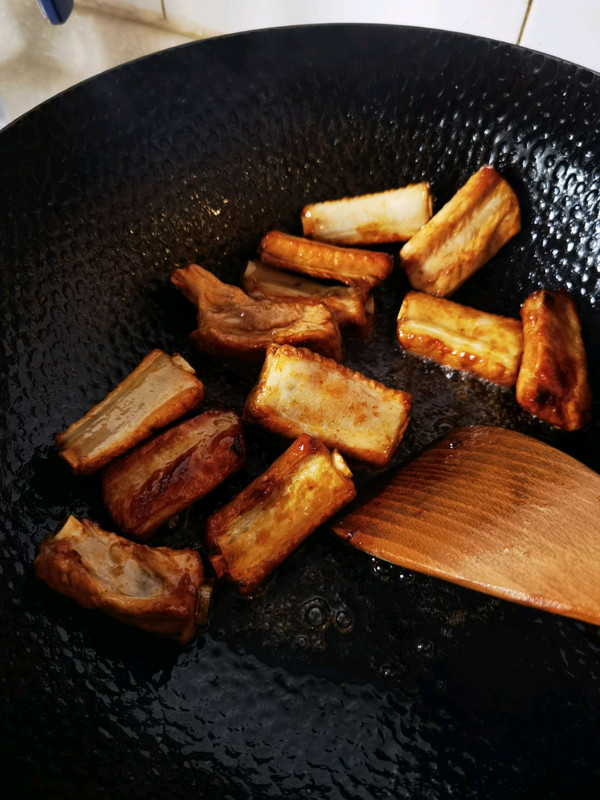 脱骨香红烧排骨