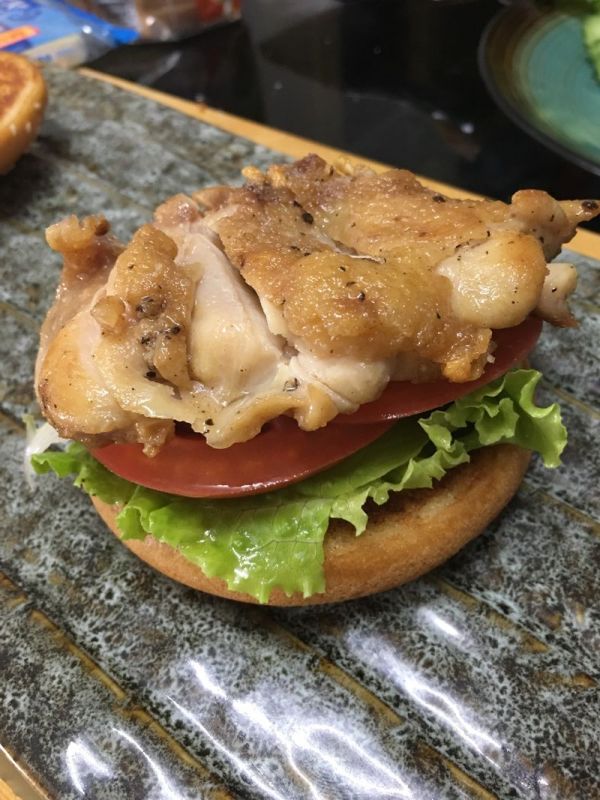 鸡腿培根芝士汉堡