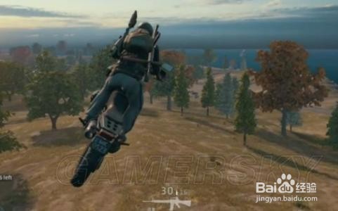 吃鸡摩托车后空翻的方法