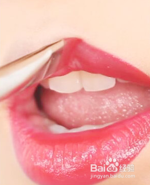 新手要怎么样才能画出干净的红唇妆