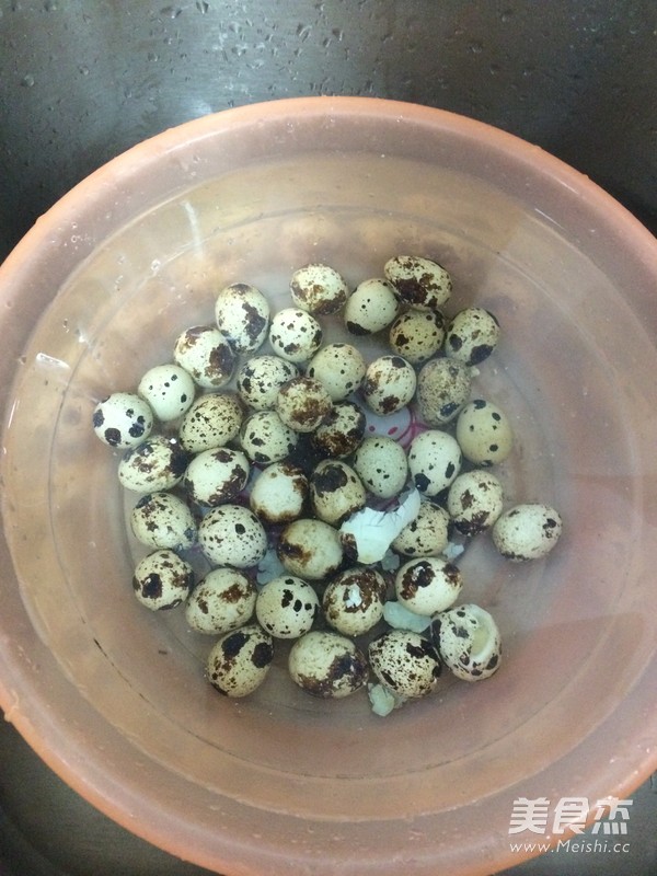 鹌鹑蛋白果糖水