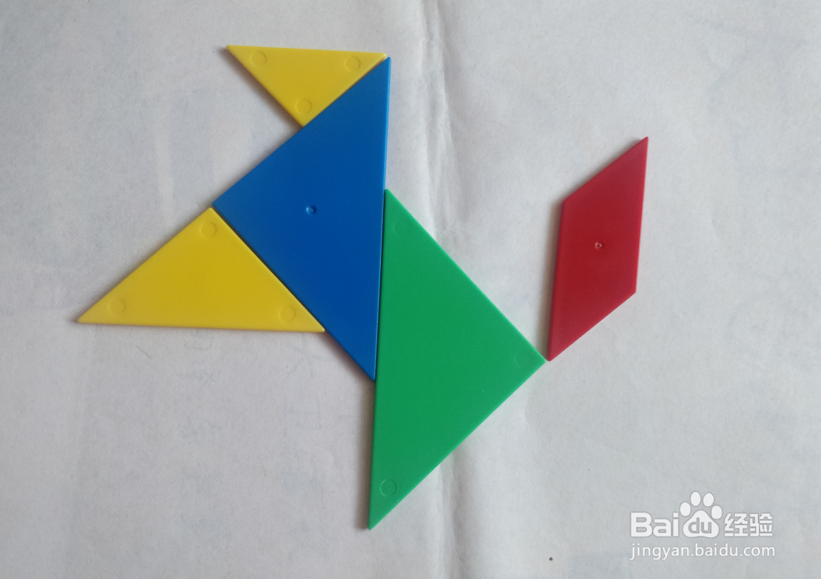 用传统七巧板怎么拼一只亲昵摇尾巴的狗?