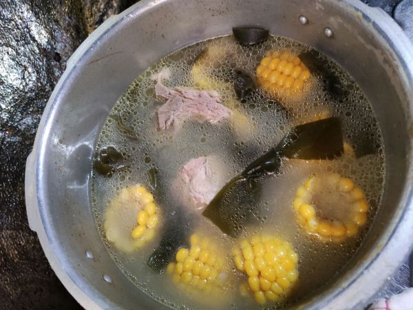 排骨海带玉米汤