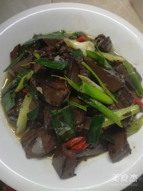 蒜苗炒猪血的做法