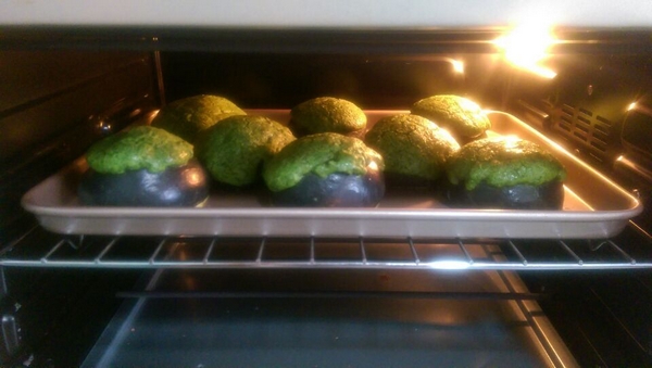 竹炭抹茶菠萝包