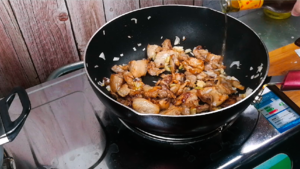 怎么做简单的土豆片炒肉