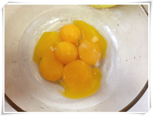 葡萄干戚风蛋糕卷