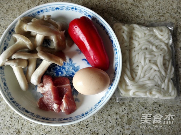 菌菇肉丝炒乌冬
