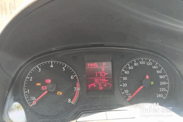 汽车远光灯和近光灯怎么切换？