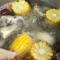 如何制作啤梨土鸡汤火锅