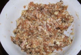 新鲜包菜大肉包