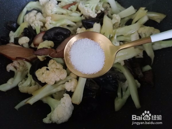 菜花木耳炒腊肉