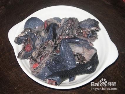 炖乌鸡椰子汤的做法