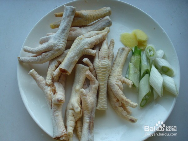 电饭煲焖鸡爪的做法