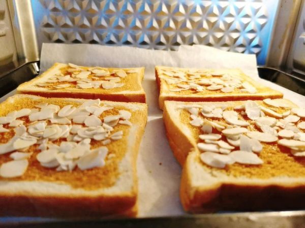 焦糖杏仁吐司片