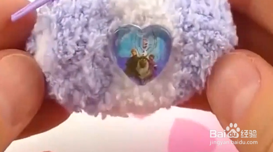 如何帮芭比制作好看的毛绒包包?