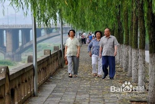 走路减肥超神奇,瘦腿更治便秘