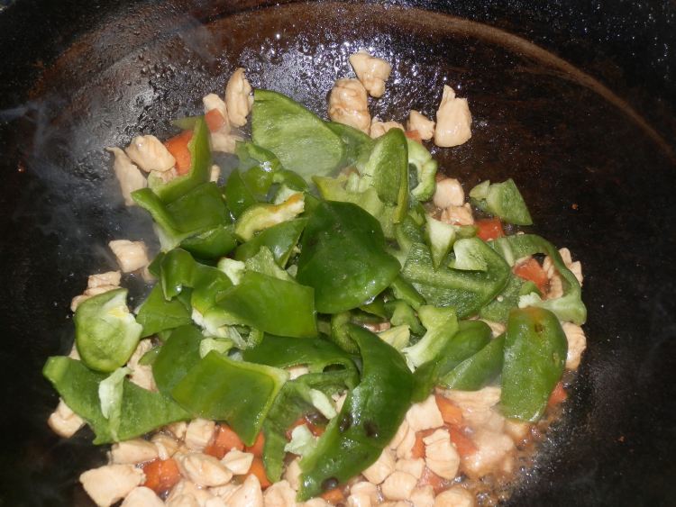 辣子鸡丁还不会做？小编来教教你