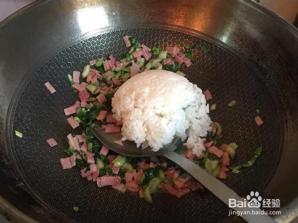 蟹粉青菜火腿炒饭怎么做