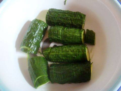 让人口水直流的酸辣黄瓜，还不动心嘛？